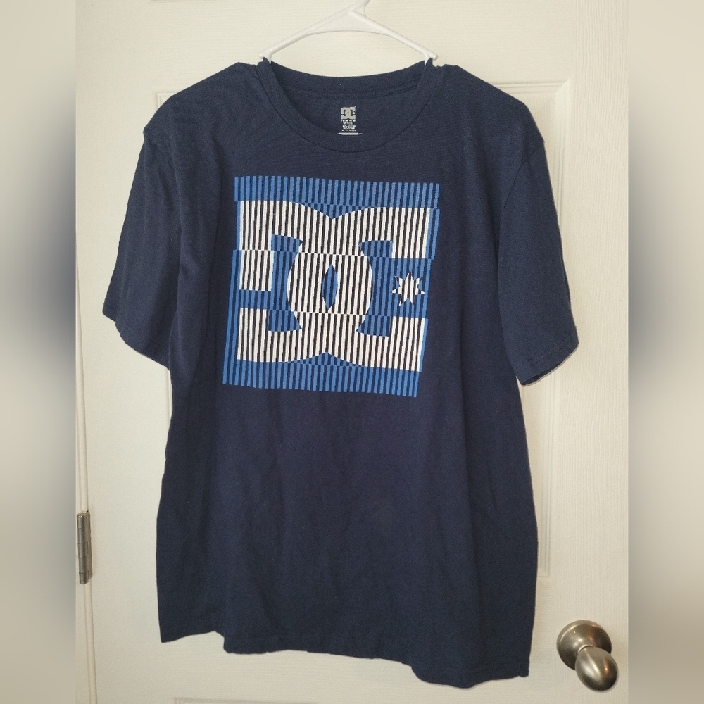 DC Trademark Mens Short Sleeve Crew Neck Navy Graphic Blue White Stripe SZL - Picture 1 of 6